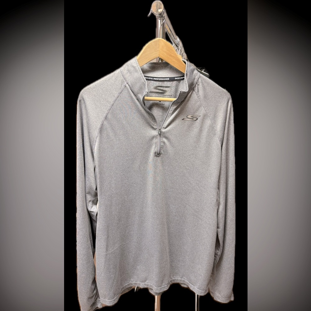 Skechers Men’s 1/4 zip Silver Performance shirt in size L